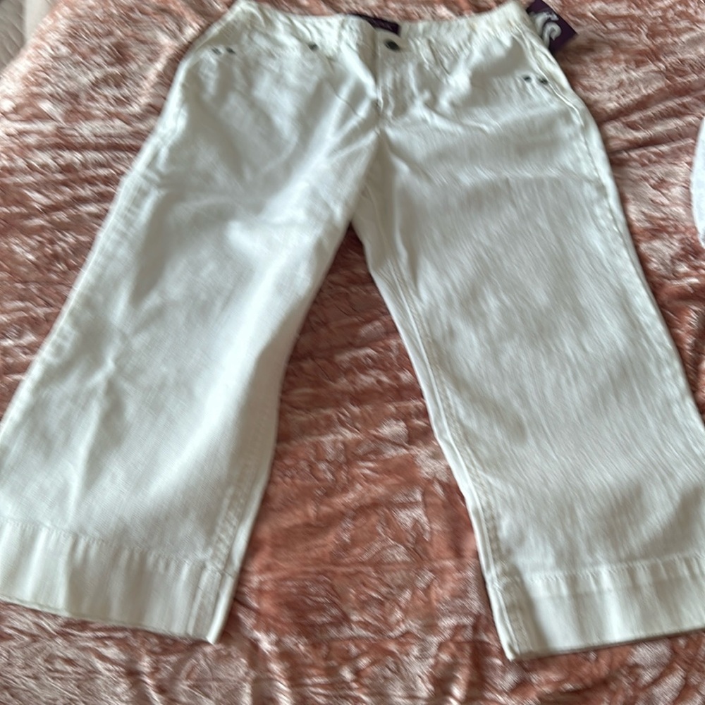 Gloria Vanderbilt white denim capris